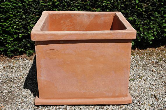 Merchandising Wasserette Kind Terracotta pot vierkant cubo liscio - Peter Brüsewitz Tuinornamenten  Tuinmeubilair