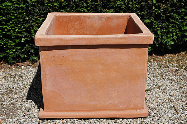 uitblinken Vernederen Stiptheid Terracotta pot vierkant cubo liscio - Peter Brüsewitz Tuinornamenten  Tuinmeubilair