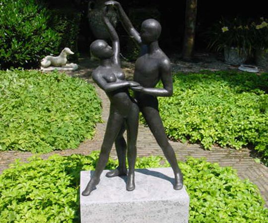 Bronzen beeld dansend paar groot