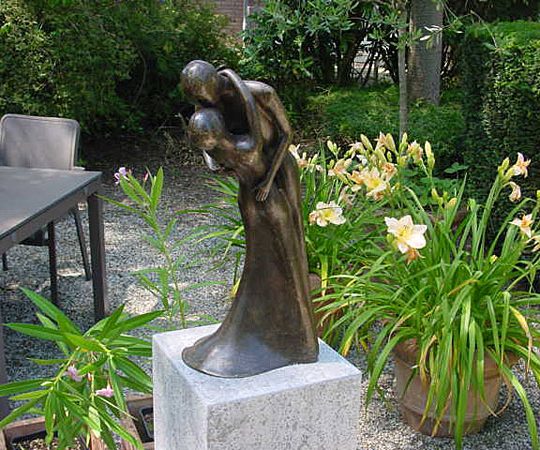 Bronzen beeld dansend paar, donkerbrons
