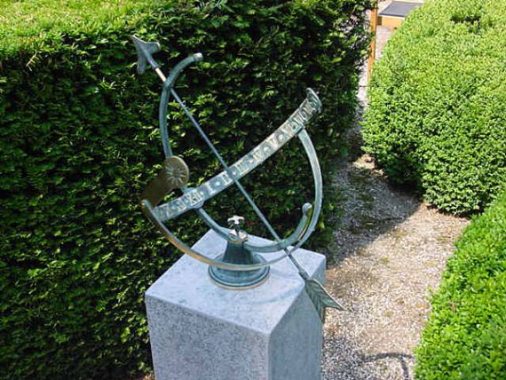 Bronzen zonnewijzer